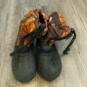 - Boy's Camo Snow Boots by JANDS Size 13